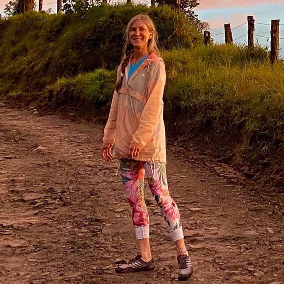 Pretty NWT Burton packable wind/rain jacket! - Picture 2 of 12